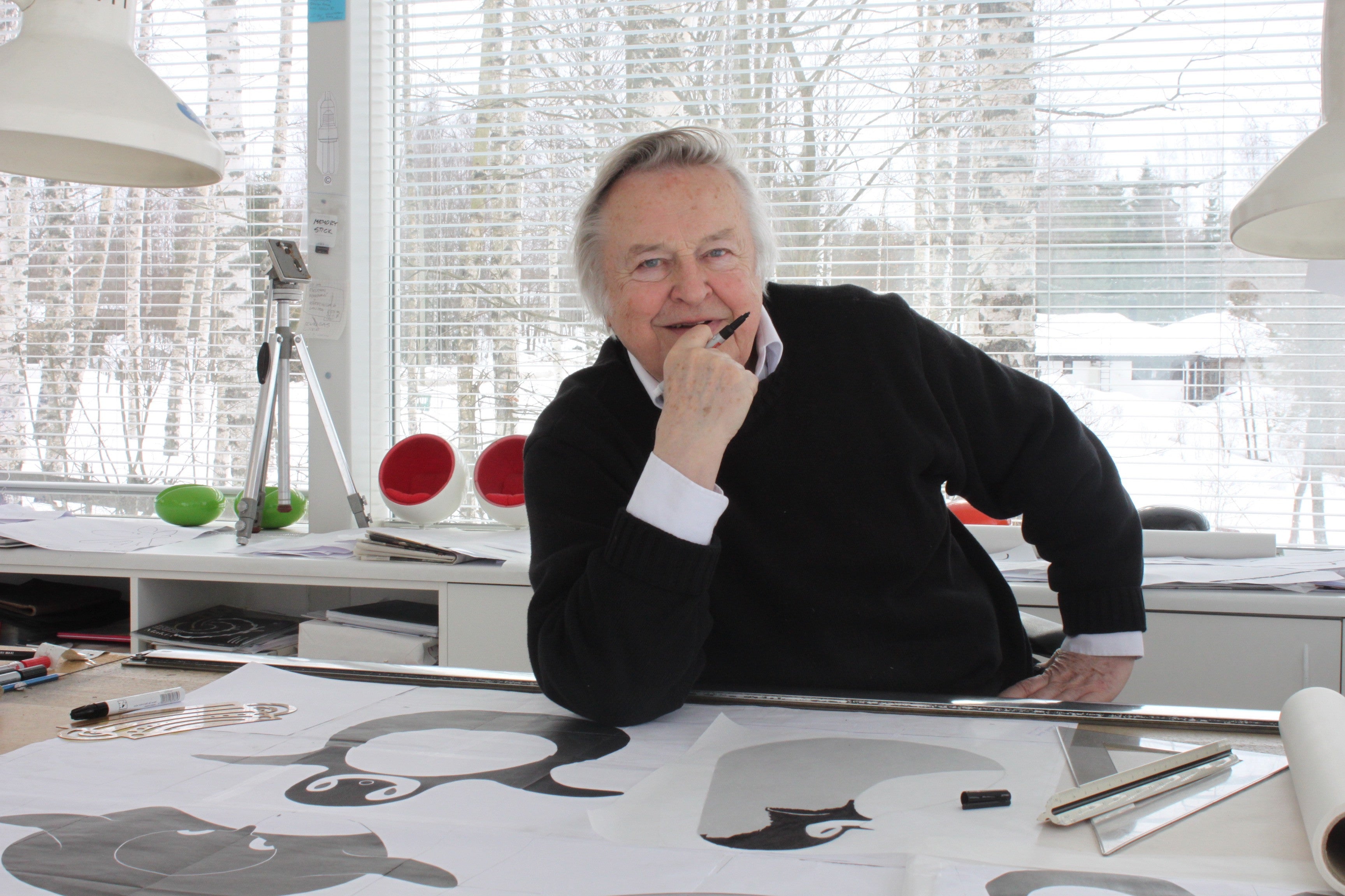 Eero Aarnio sketching